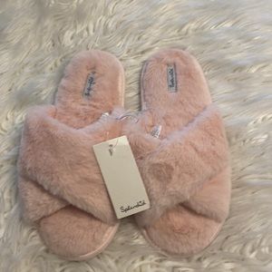 Splendid Slippers size S/M brand new color pink fluffy and soft